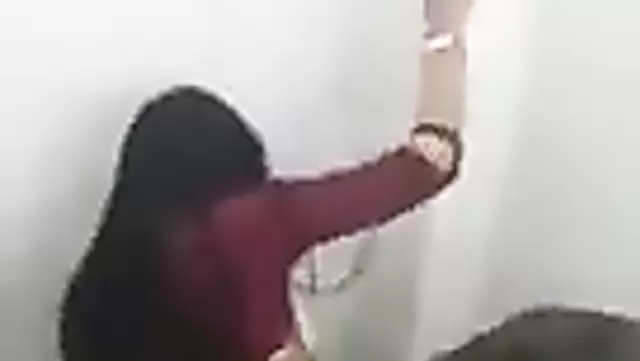 Секс раком в туалете с узбечкой