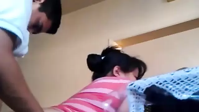 Быстро трахает раком одетую узбечку