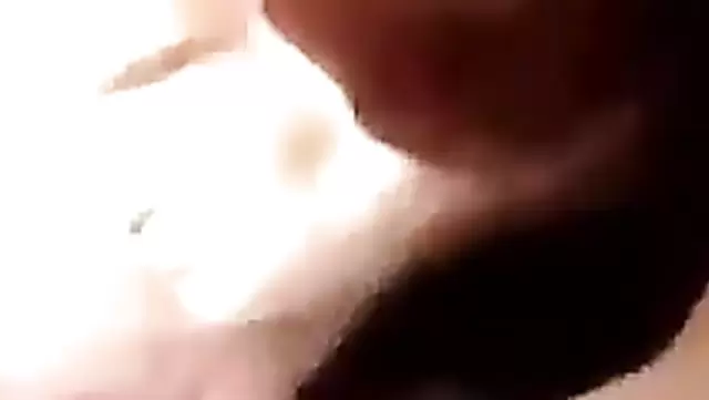 Трахает в рот красивую узбечку