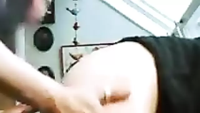 Одетая узбечка трахнута раком в киску