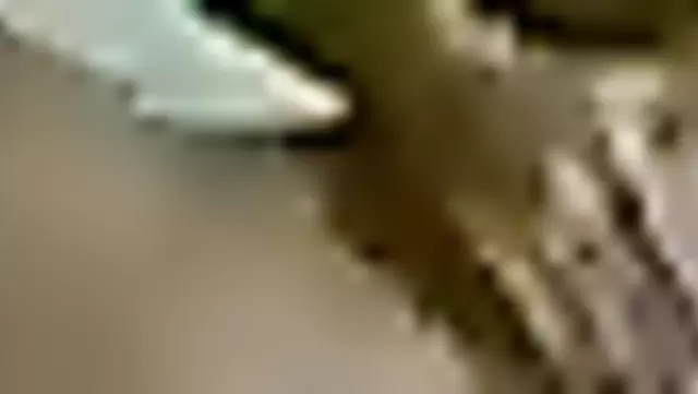 Худенькая узбечка танцует стриптиз